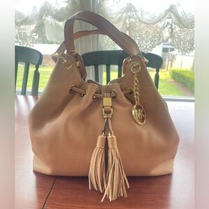 NEW Michael Kors Camden Large Drawstring Shoulder Tote in Suntan